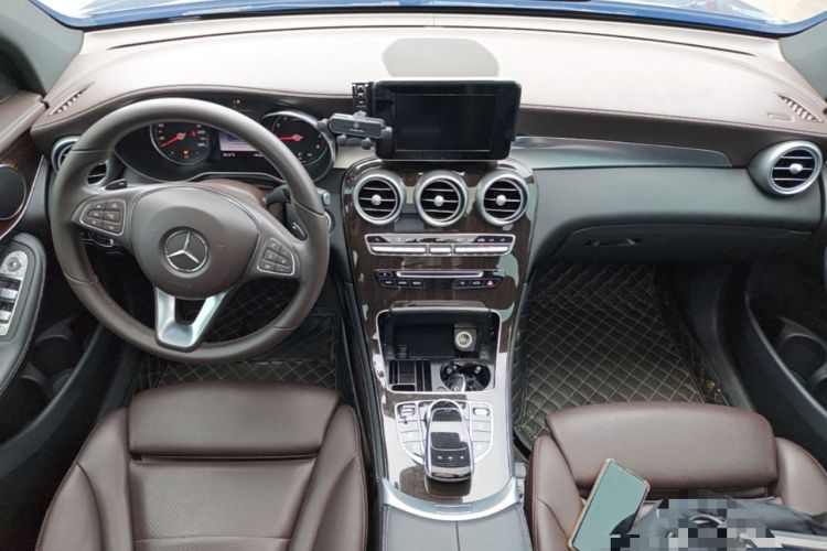 Used Mercedes-Benz GLC 2018 GLC 260 4MATIC Luxury Model Center Console