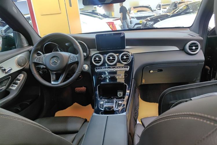 Used Mercedes-Benz GLC 2018 Facelift GLC 200 4MATIC Center Console