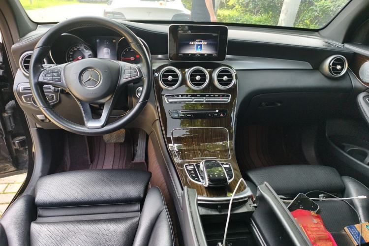 Used Mercedes-Benz GLC 2018 GLC 260 4MATIC Dynamic Edition Center Console