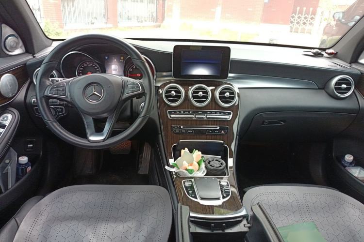 Used Mercedes-Benz GLC 2018 GLC 260 4MATIC Luxury Model Center Console