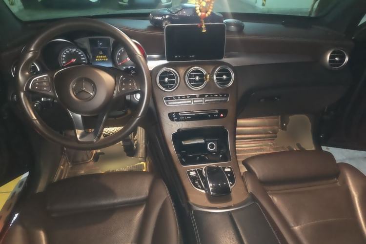 Used Mercedes-Benz GLC 2018 GLC 300 4MATIC Sport Edition Center Console