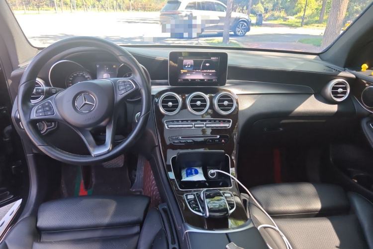 Used Mercedes-Benz GLC 2018 GLC 260 4MATIC Dynamic Edition Center Console