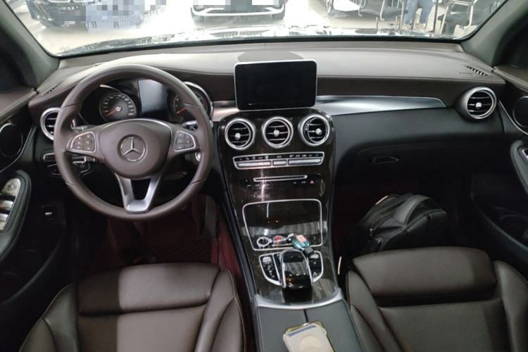 Used Mercedes-Benz GLC 2018 GLC 260 4MATIC Dynamic Edition Center Console