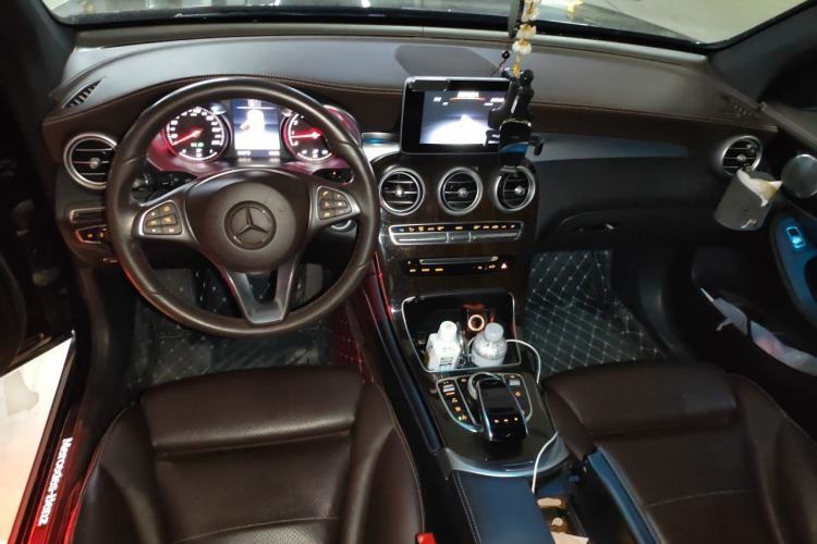 Used Mercedes-Benz GLC 2018 Facelifted GLC 260 4MATIC Dynamic Edition Center Console