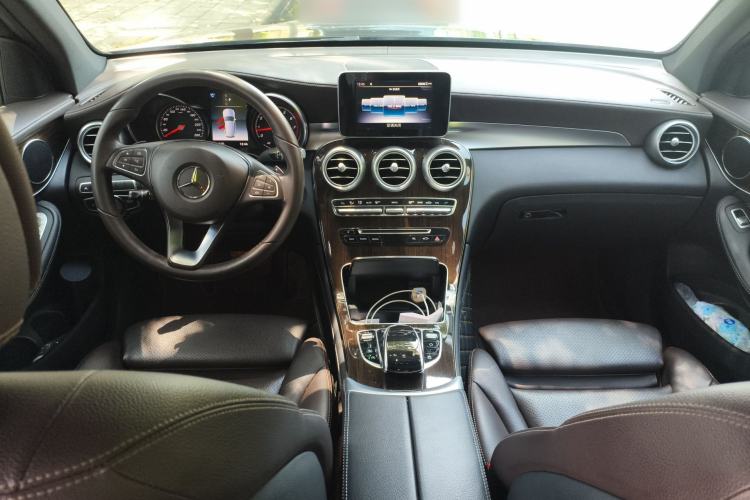 Used Mercedes-Benz GLC 2018 Facelift GLC 260 4MATIC Luxury Edition Center Console
