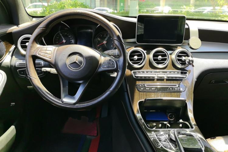 Used Mercedes-Benz GLC 2018 GLC 260 4MATIC Dynamic Edition Center Console