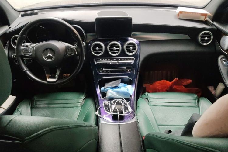Used Mercedes-Benz GLC 2018 Facelift GLC 260 4MATIC Luxury Edition Center Console