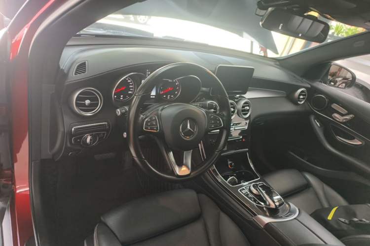 Used Mercedes-Benz GLC 2018 Facelifted GLC 260 4MATIC Dynamic Edition Center Console