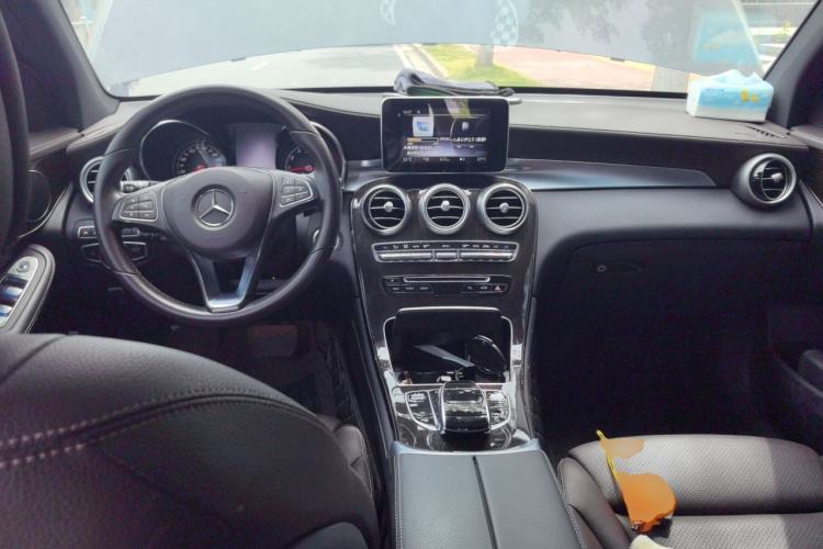 Used Mercedes-Benz GLC 2018 Facelift GLC 260 4MATIC Luxury Edition Center Console
