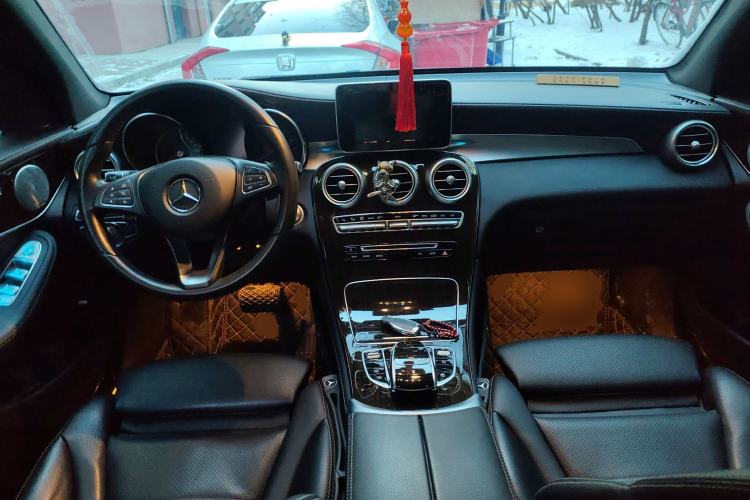 Used Mercedes-Benz GLC 2018 GLC 260 4MATIC Luxury Model Center Console