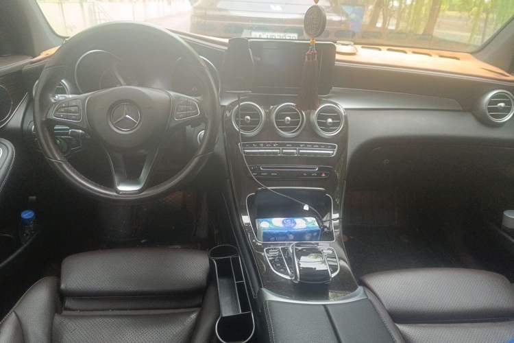 Used Mercedes-Benz GLC 2018 Facelifted GLC 260 4MATIC Dynamic Edition Center Console