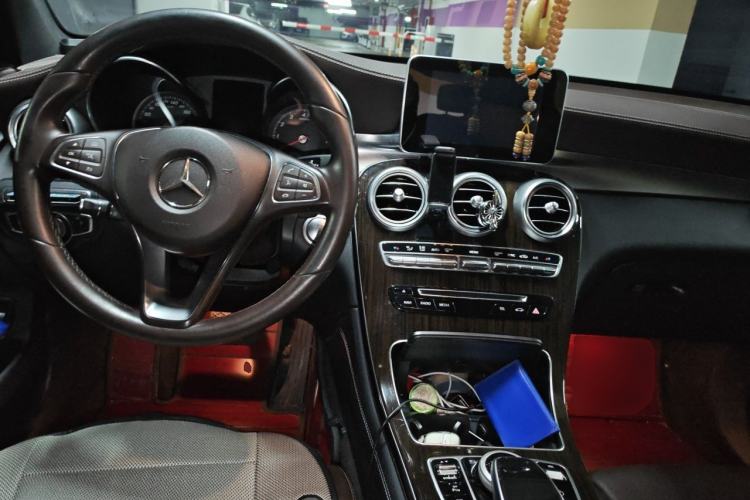 Used Mercedes-Benz GLC 2018 GLC 260 4MATIC Dynamic Edition Center Console