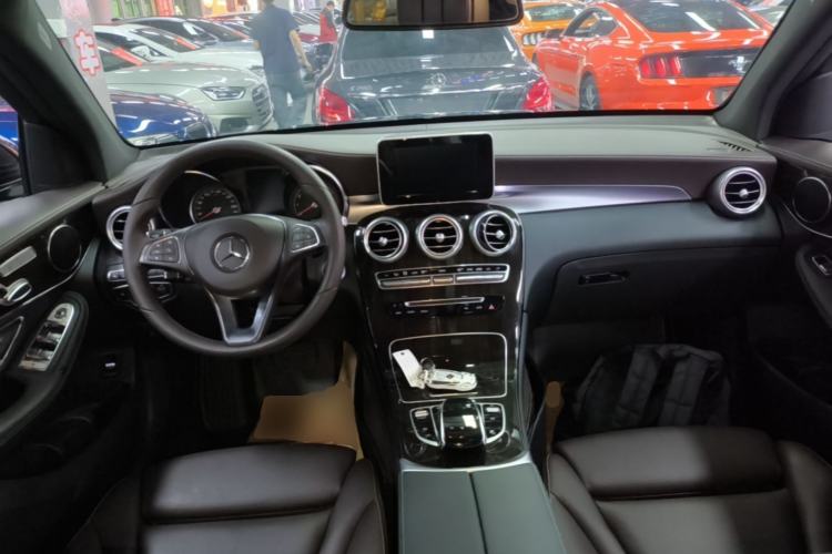 Used Mercedes-Benz GLC 2018 Facelift GLC 260 4MATIC Luxury Edition Center Console