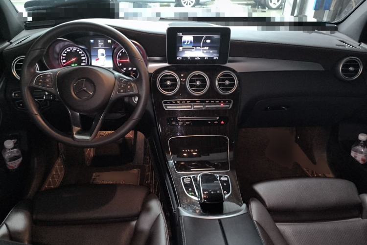 Used Mercedes-Benz GLC 2018 GLC 260 4MATIC Luxury Model Center Console
