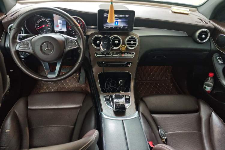 Used Mercedes-Benz GLC 2018 GLC 300 4MATIC Sport Edition Center Console