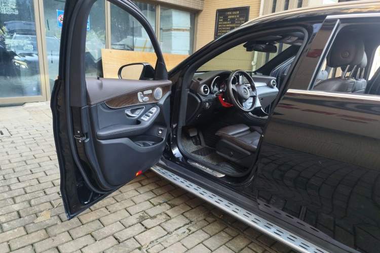 Used Mercedes-Benz GLC 2018 GLC 300 4MATIC Sport Edition Driver Seat