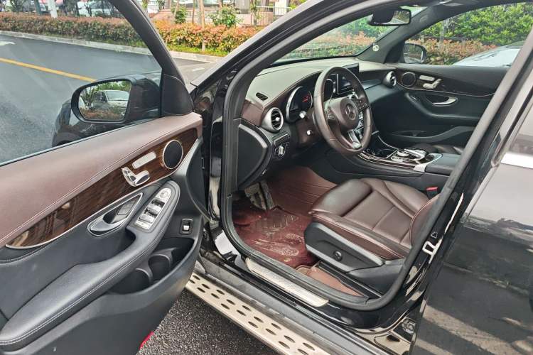 Used Mercedes-Benz GLC 2018 Facelifted GLC 260 4MATIC Dynamic Edition Driver Seat