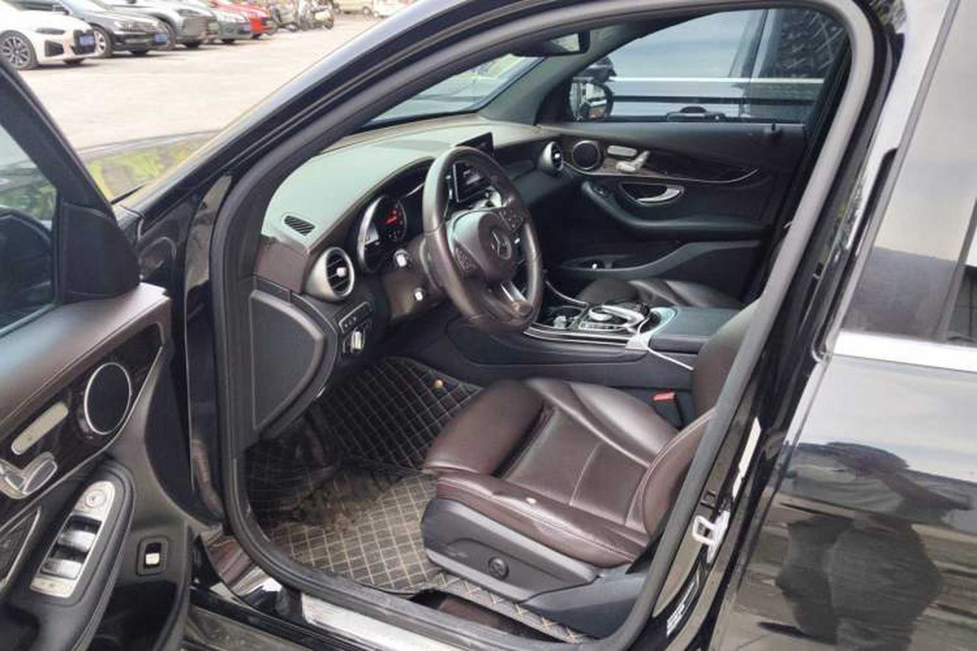 Used Mercedes-Benz GLC 2018 Facelift GLC 260 4MATIC Luxury Edition Driver Seat