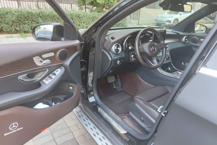 Used Mercedes-Benz GLC 2018 Refreshed GLC 300 4MATIC Dynamic Edition Driver Seat