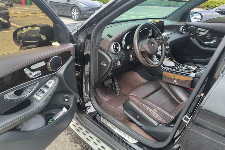 Used Mercedes-Benz GLC 2018 Facelift GLC 260 4MATIC Luxury Edition Driver Seat