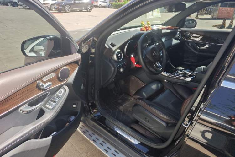 Used Mercedes-Benz GLC 2018 GLC 260 4MATIC Luxury Model Driver Seat