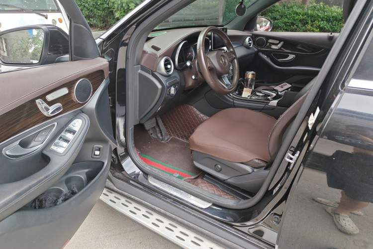 Used Mercedes-Benz GLC 2018 Facelifted GLC 260 4MATIC Dynamic Edition Driver Seat