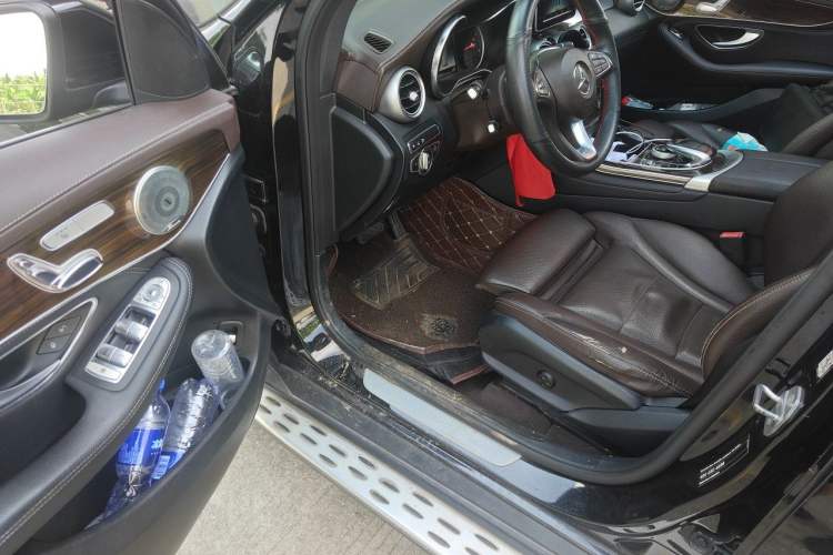 Used Mercedes-Benz GLC 2018 Facelift GLC 260 4MATIC Luxury Edition Driver Seat