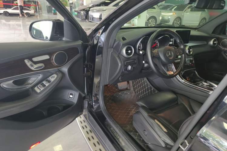 Used Mercedes-Benz GLC 2018 Facelifted GLC 260 4MATIC Dynamic Edition Driver Seat
