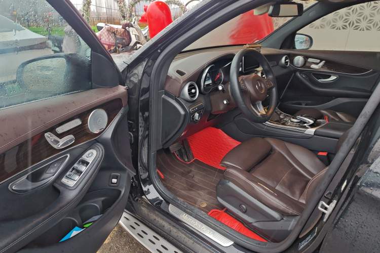 Used Mercedes-Benz GLC 2018 Facelift GLC 260 4MATIC Luxury Edition Driver Seat