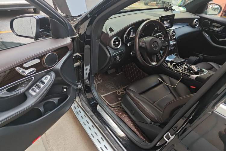 Used Mercedes-Benz GLC 2018 Facelift GLC 260 4MATIC Luxury Edition Driver Seat