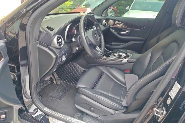 Used Mercedes-Benz GLC 2018 Facelift GLC 260 4MATIC Luxury Edition Driver Seat
