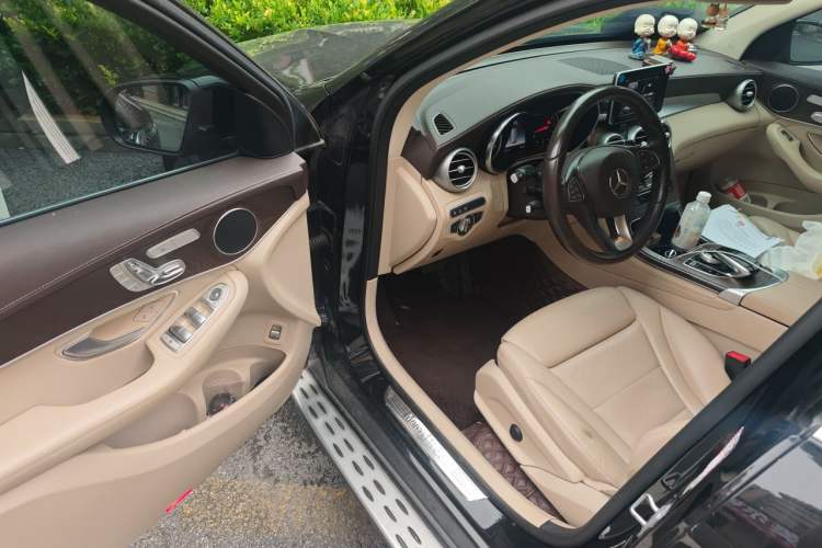 Used Mercedes-Benz GLC 2018 Refreshed GLC 300 4MATIC Dynamic Edition Driver Seat
