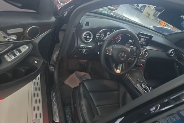 Used Mercedes-Benz GLC 2018 Refreshed GLC 300 4MATIC Dynamic Edition Driver Seat