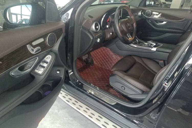 Used Mercedes-Benz GLC 2018 Facelifted GLC 260 4MATIC Dynamic Edition Driver Seat