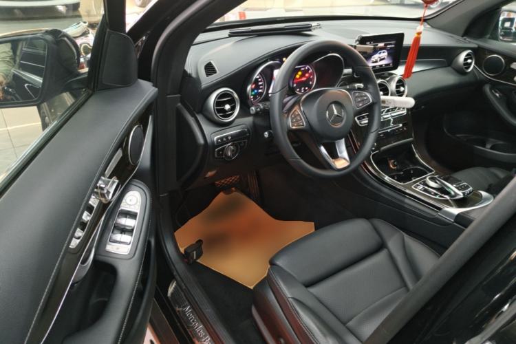 Used Mercedes-Benz GLC 2018 Facelift GLC 260 4MATIC Luxury Edition Driver Seat
