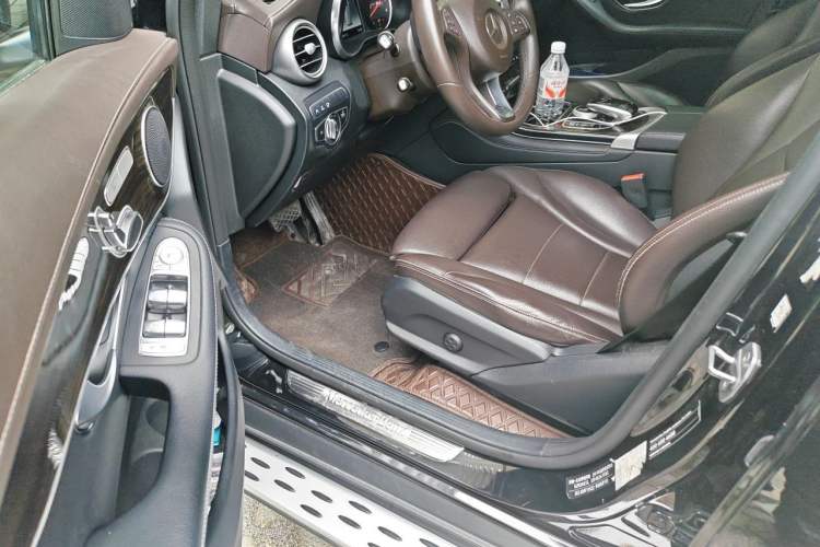 Used Mercedes-Benz GLC 2018 Facelift GLC 260 4MATIC Luxury Edition Driver Seat
