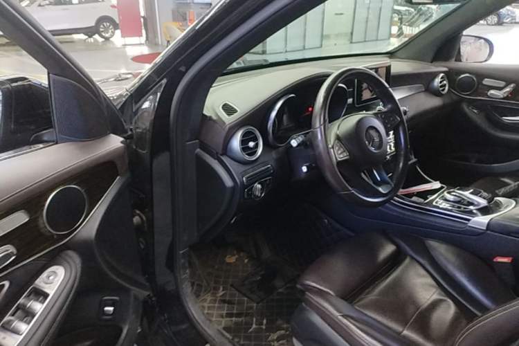 Used Mercedes-Benz GLC 2018 Facelifted GLC 260 4MATIC Dynamic Edition Driver Seat