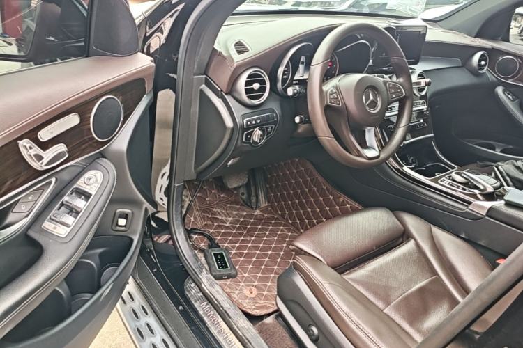 Used Mercedes-Benz GLC 2018 Facelift GLC 260 4MATIC Luxury Edition Driver Seat