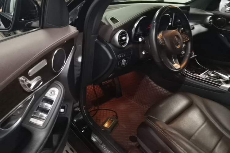Used Mercedes-Benz GLC 2018 Facelift GLC 260 4MATIC Luxury Edition Driver Seat