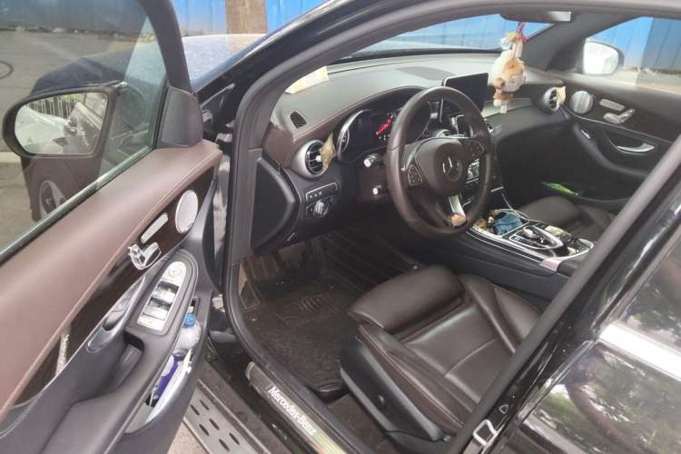 Used Mercedes-Benz GLC 2018 Facelift GLC 260 4MATIC Luxury Edition Driver Seat