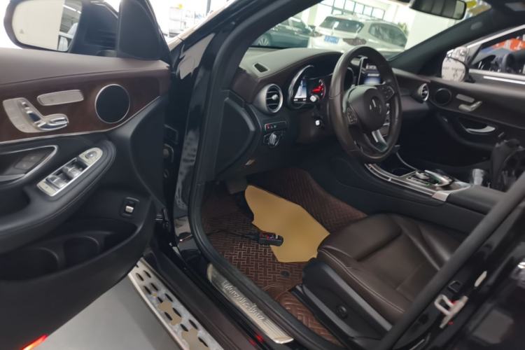 Used Mercedes-Benz GLC 2018 GLC 300 4MATIC Sport Edition Driver Seat