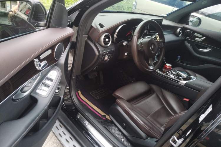 Used Mercedes-Benz GLC 2018 GLC 260 4MATIC Luxury Model Driver Seat