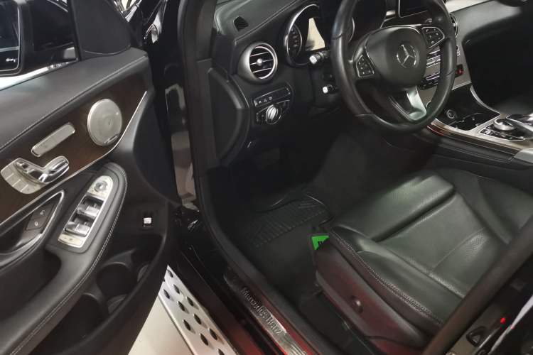 Used Mercedes-Benz GLC 2018 Refreshed GLC 300 4MATIC Dynamic Edition Driver Seat