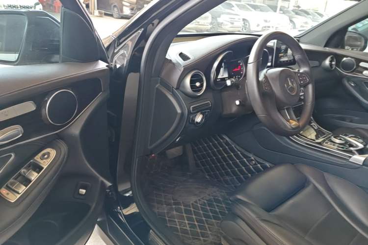 Used Mercedes-Benz GLC 2018 Facelifted GLC 260 4MATIC Dynamic Edition Driver Seat