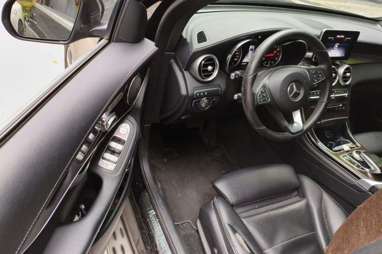 Used Mercedes-Benz GLC 2018 GLC 260 4MATIC Luxury Model Driver Seat