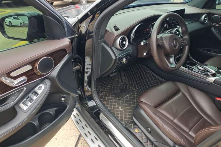 Used Mercedes-Benz GLC 2018 GLC 260 4MATIC Luxury Model Driver Seat