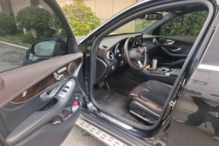 Used Mercedes-Benz GLC 2018 Facelift GLC 260 4MATIC Luxury Edition Driver Seat