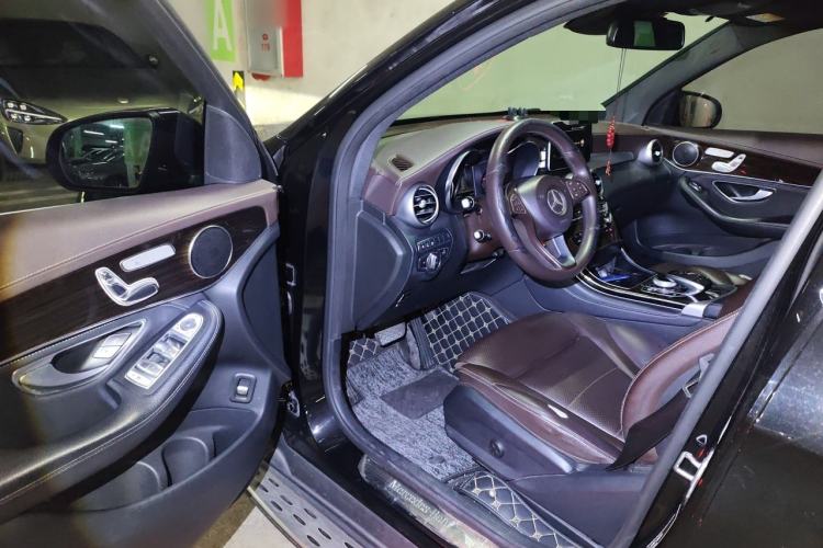 Used Mercedes-Benz GLC 2018 GLC 260 4MATIC Luxury Model Driver Seat