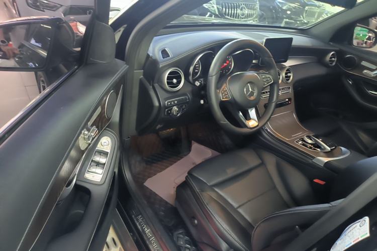 Used Mercedes-Benz GLC 2018 Refreshed GLC 300 4MATIC Dynamic Edition Driver Seat