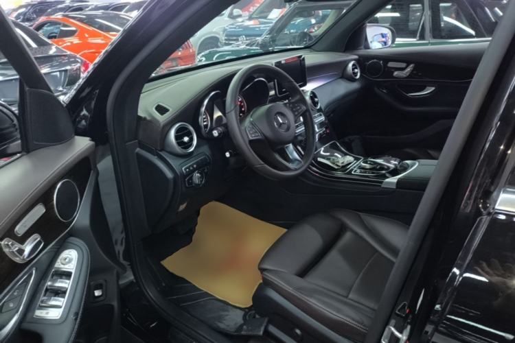 Used Mercedes-Benz GLC 2018 Facelift GLC 260 4MATIC Luxury Edition Driver Seat